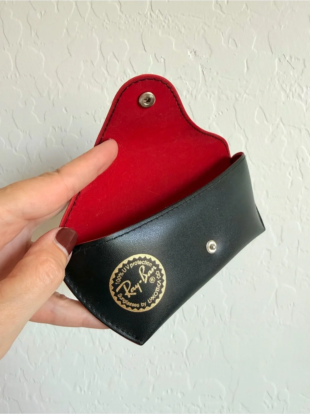 VINTAGE RAY-BAN SUNGLASSES CASE & CLOTH